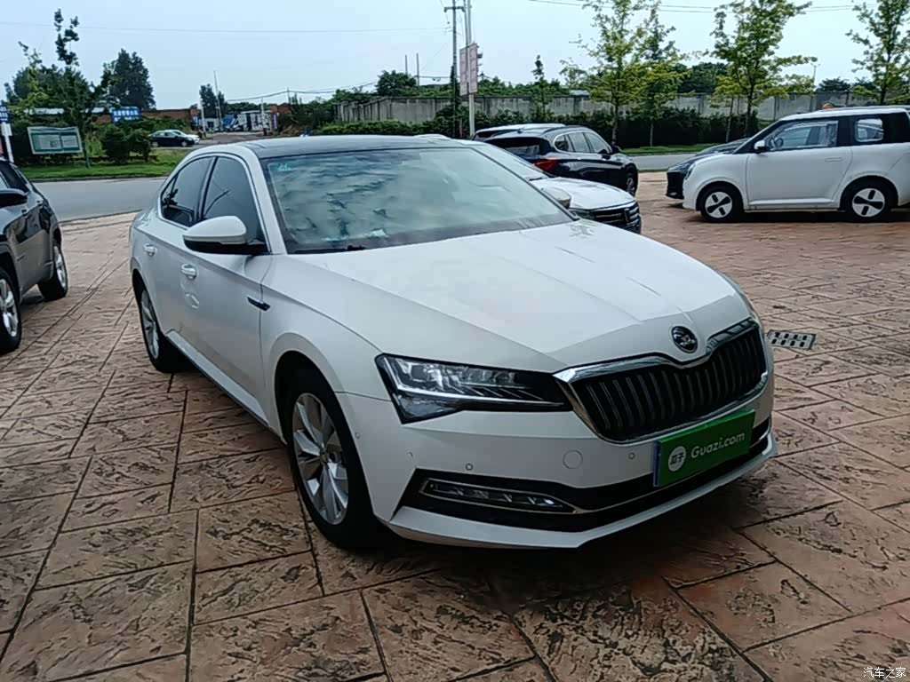 Skoda Superb, 2020 4