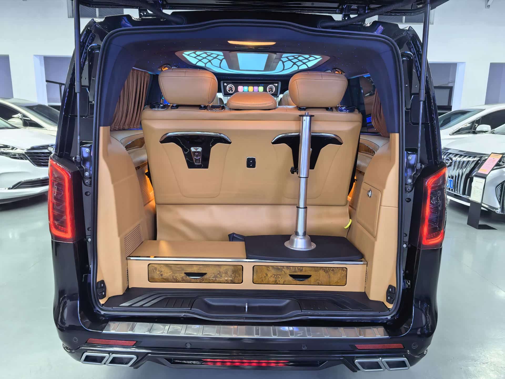 Mercedes-Benz 7, 2022 16