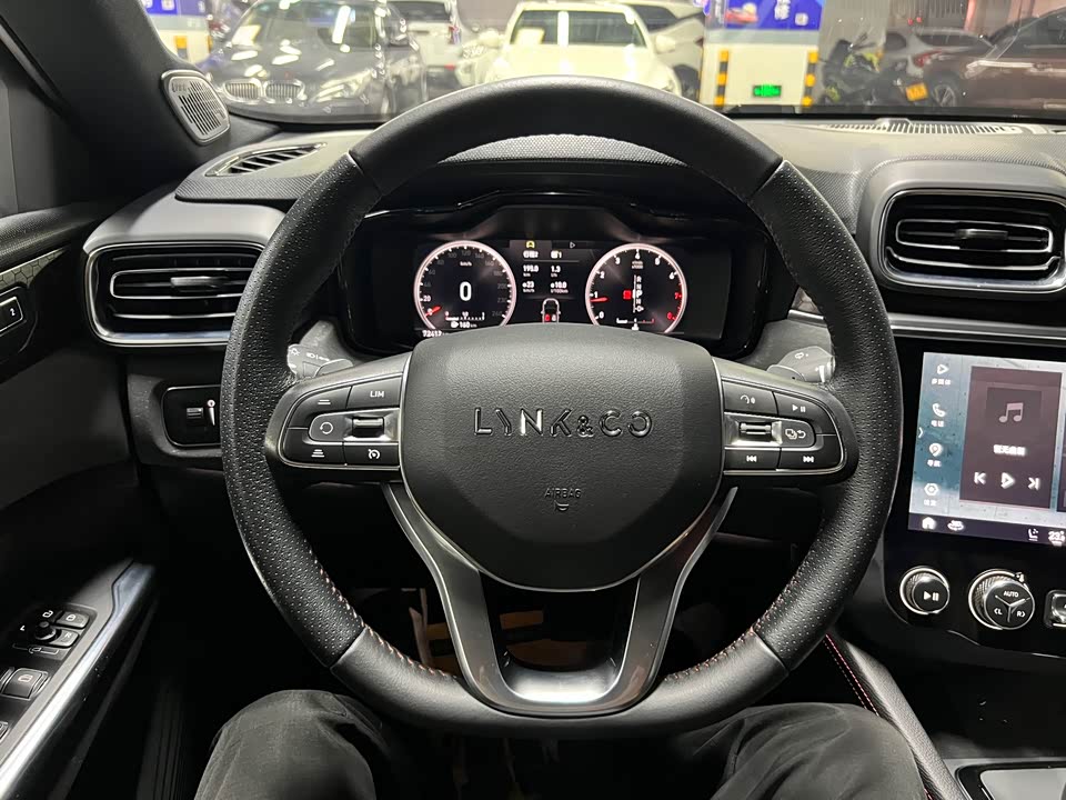 Lynk & Co 03