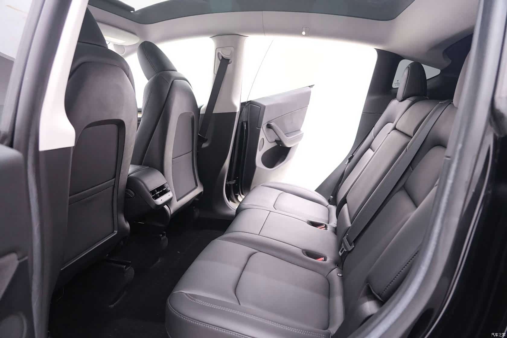 Tesla Model Y, 2023 20