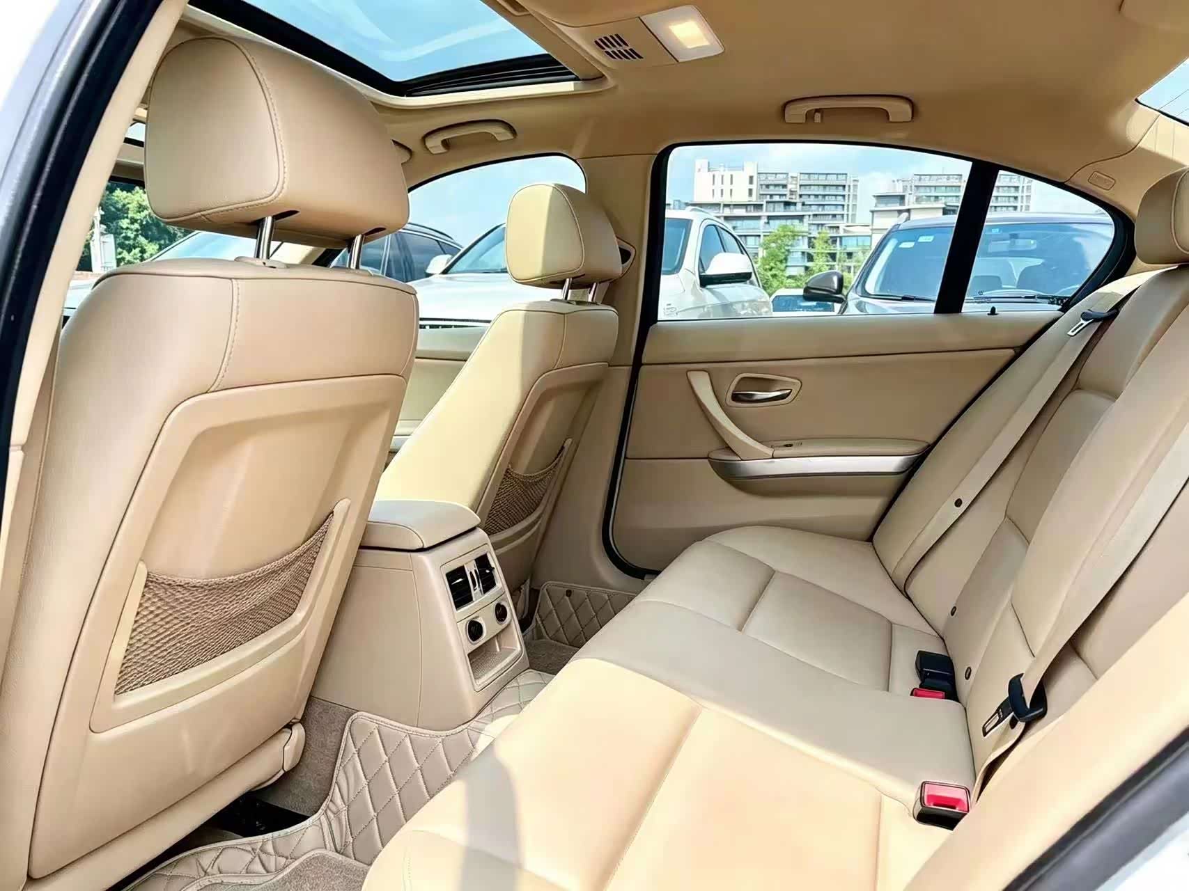 BMW 3 Series, 2010 10