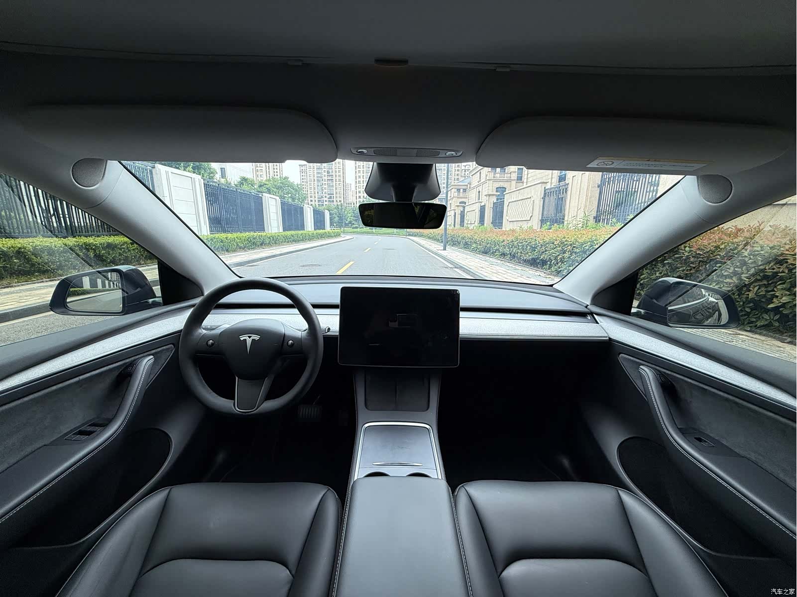 Tesla Model Y, 2025 13