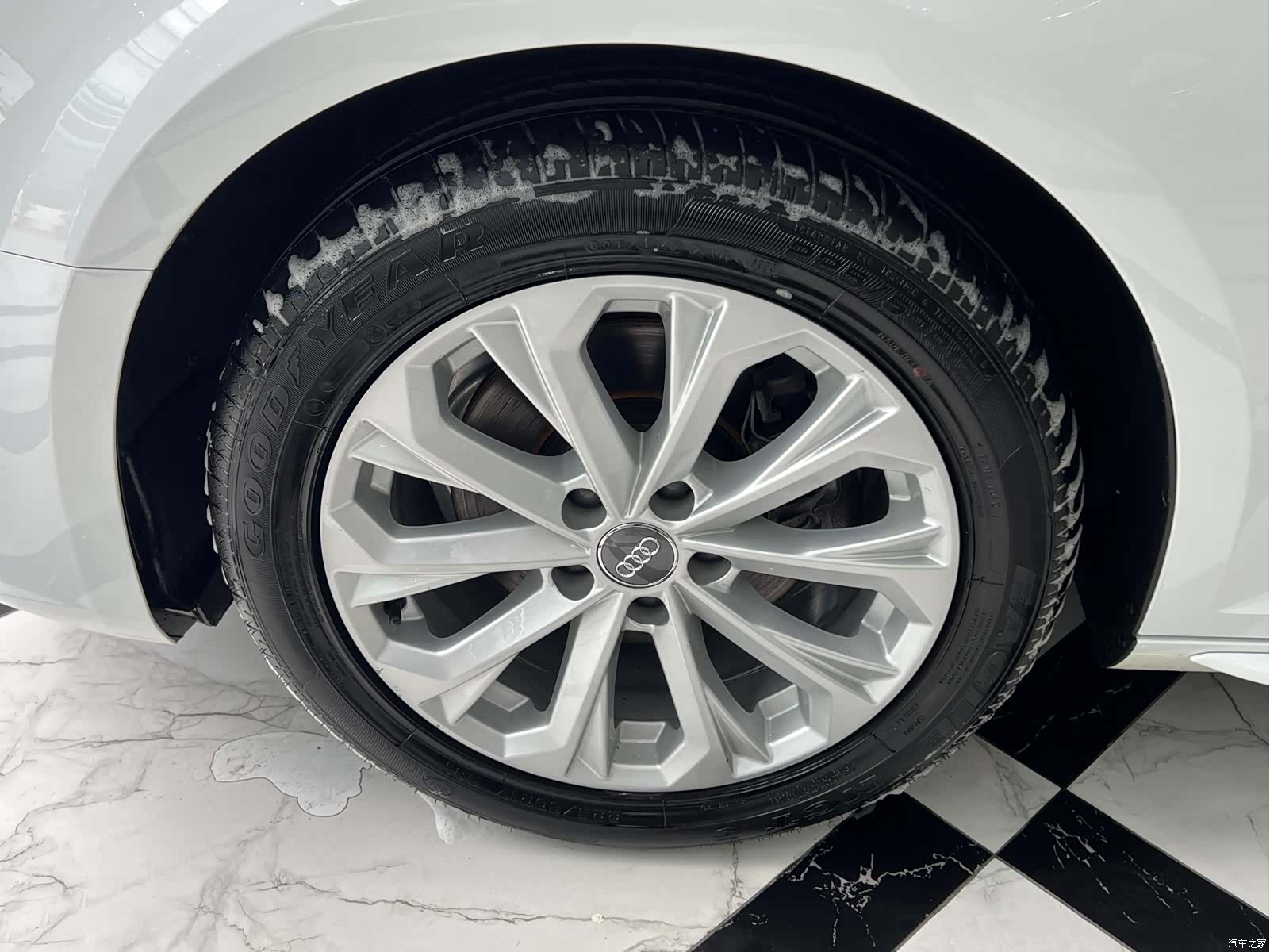 Audi A4L, 2019 13