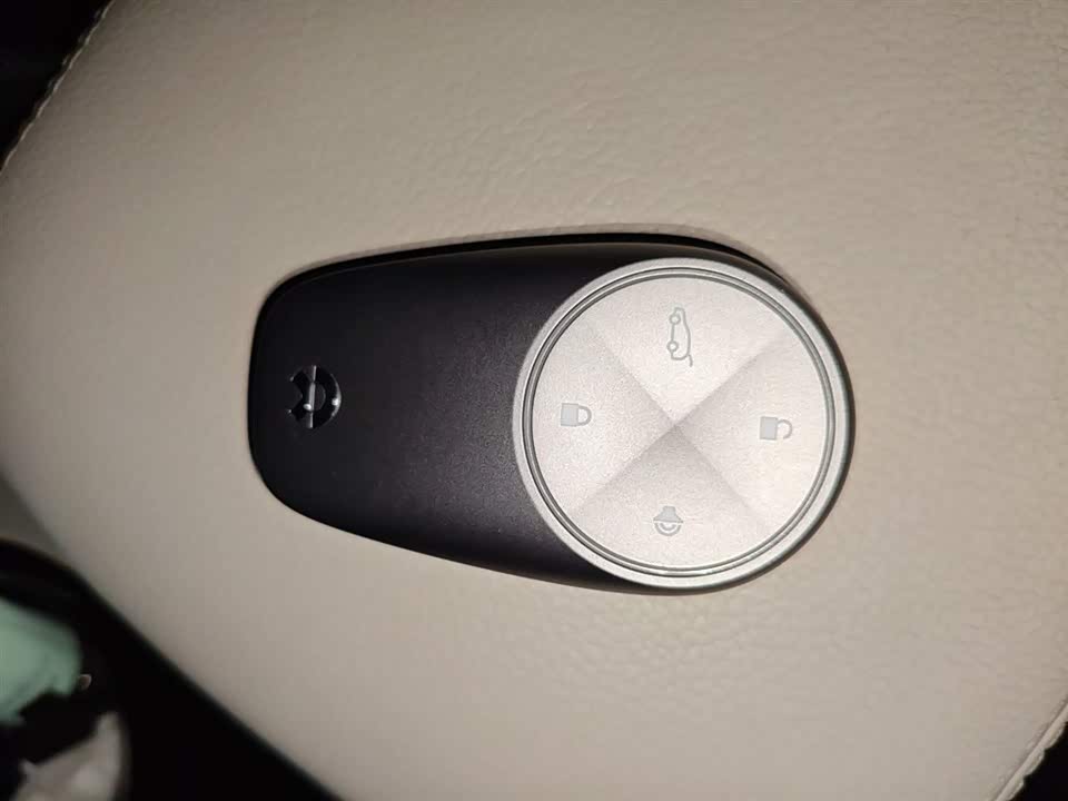NIO ES8