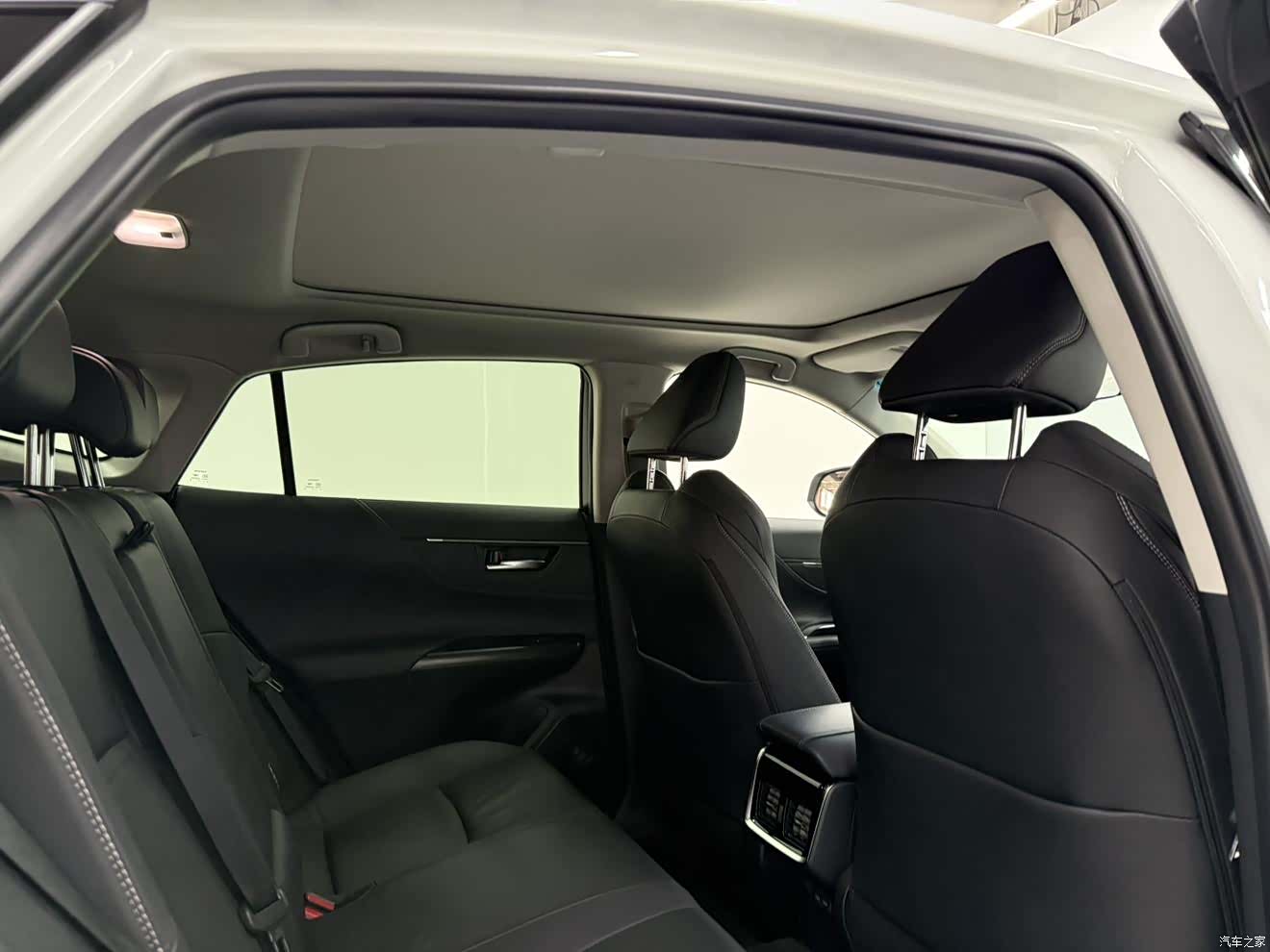 Toyota Venza, 2022 13