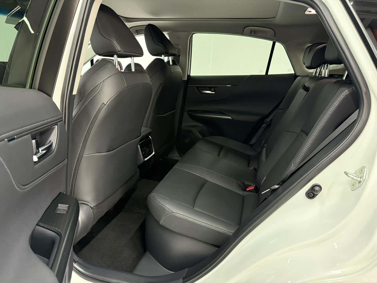 Toyota Venza, 2022 10