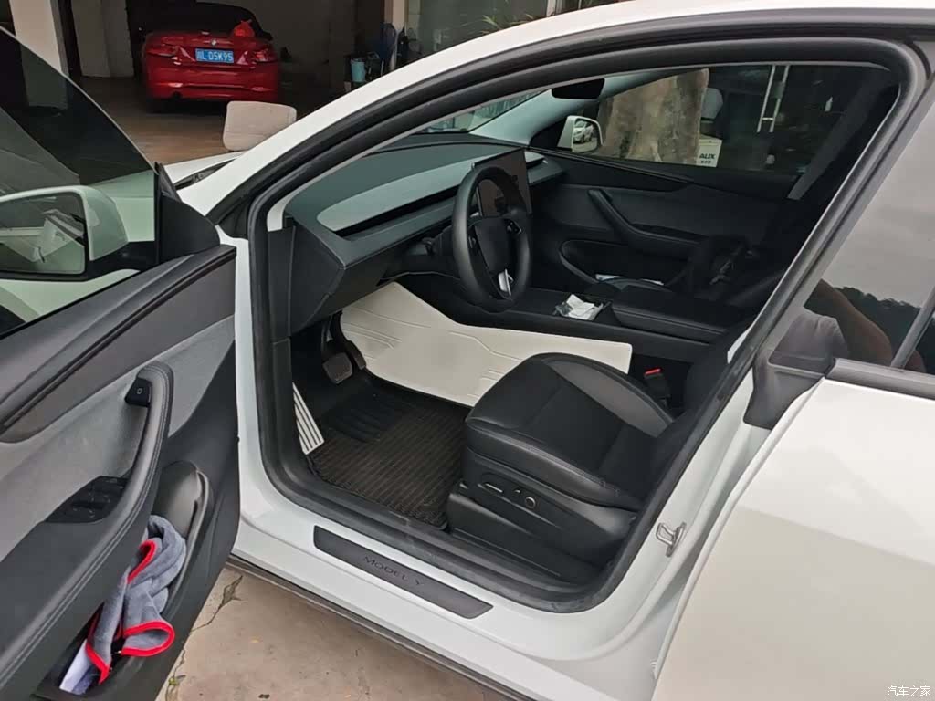 Tesla Model Y, 2025 12