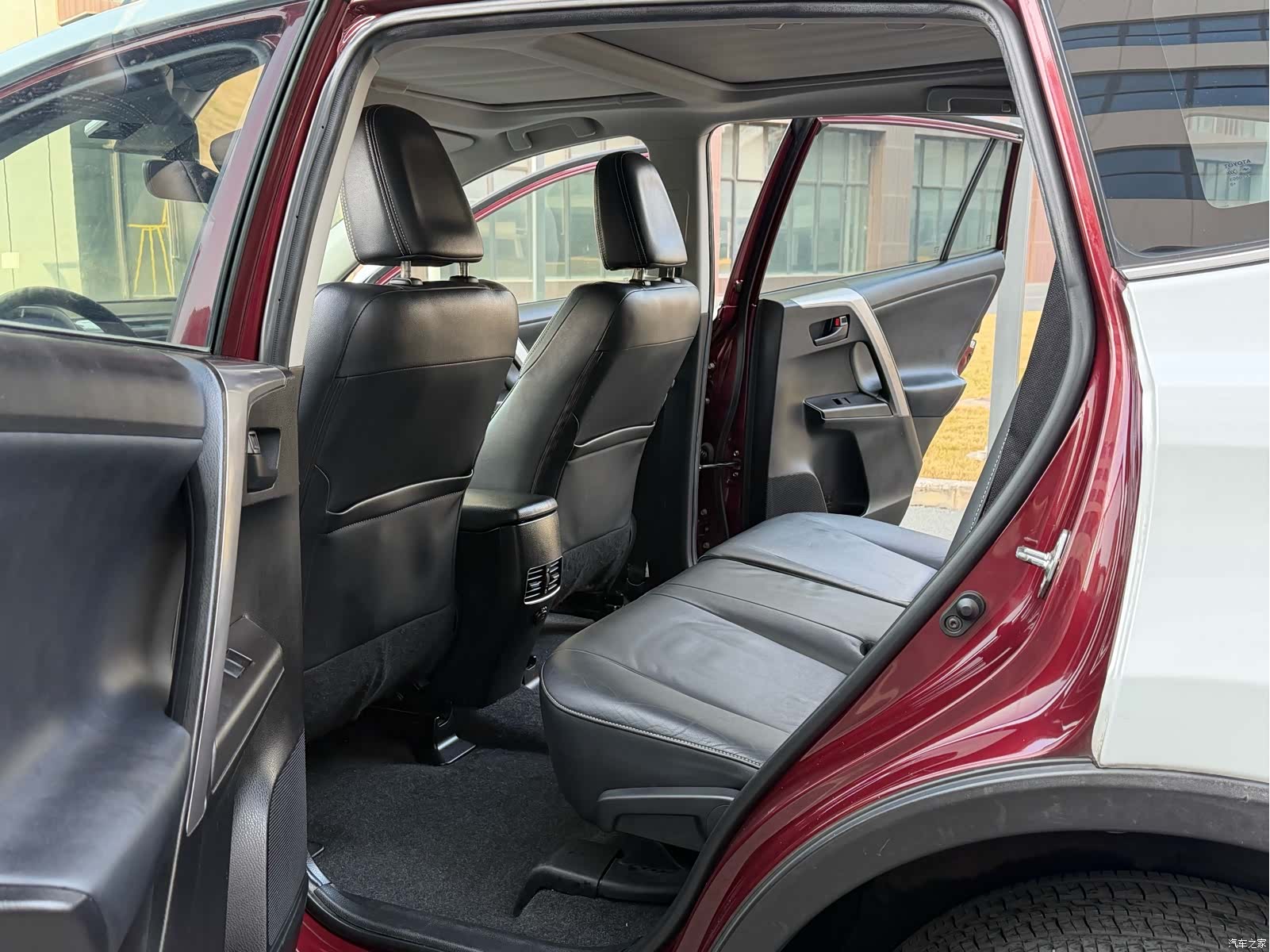 Toyota RAV4, 2016 все фото
