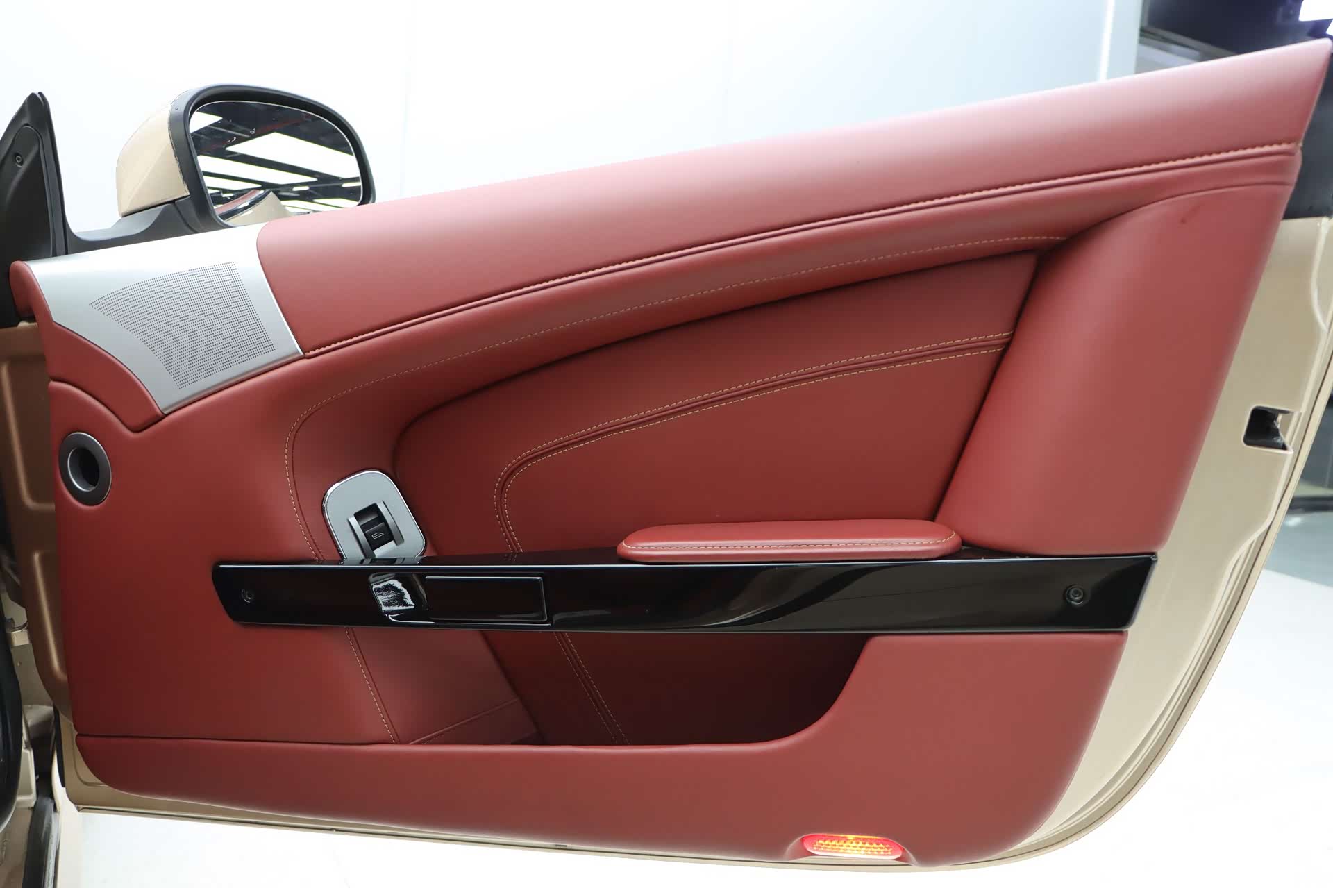 Aston Martin Virage, 2014 26