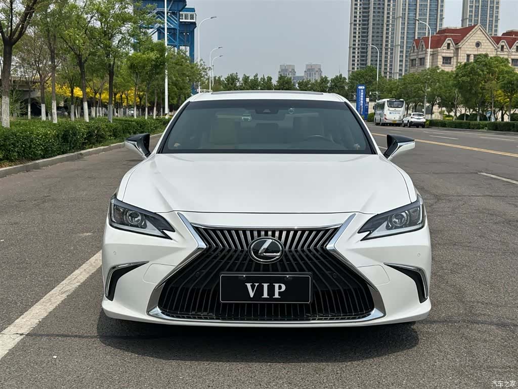 Lexus ES, 2018 3