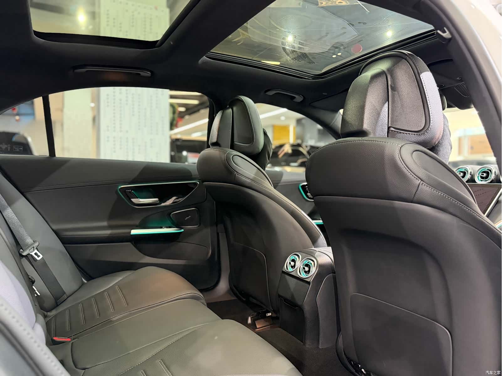 Mercedes-Benz C-Class, 2024 11