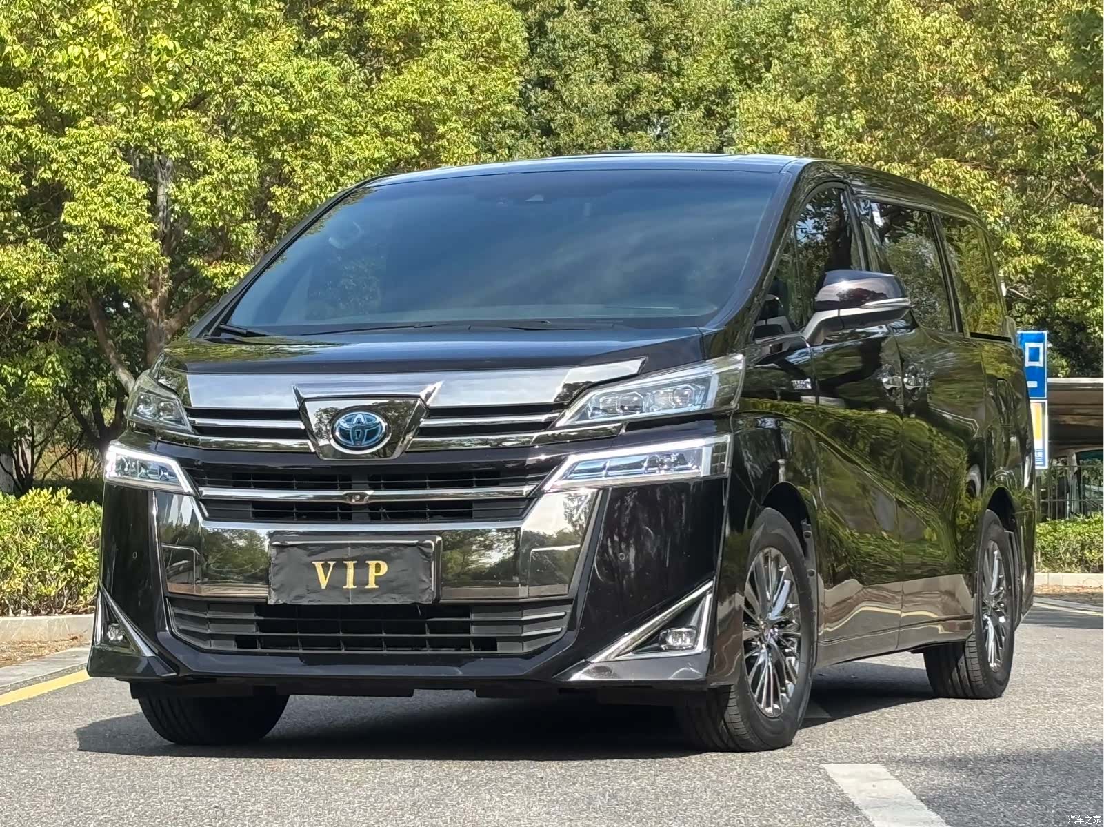 Toyota Vellfire, 2019 1