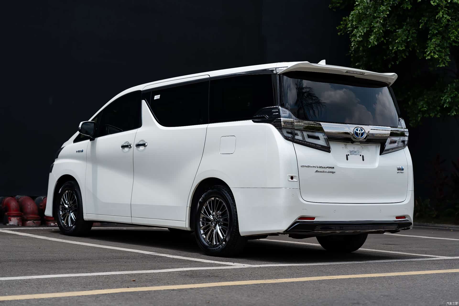 Toyota Vellfire, 2022 13