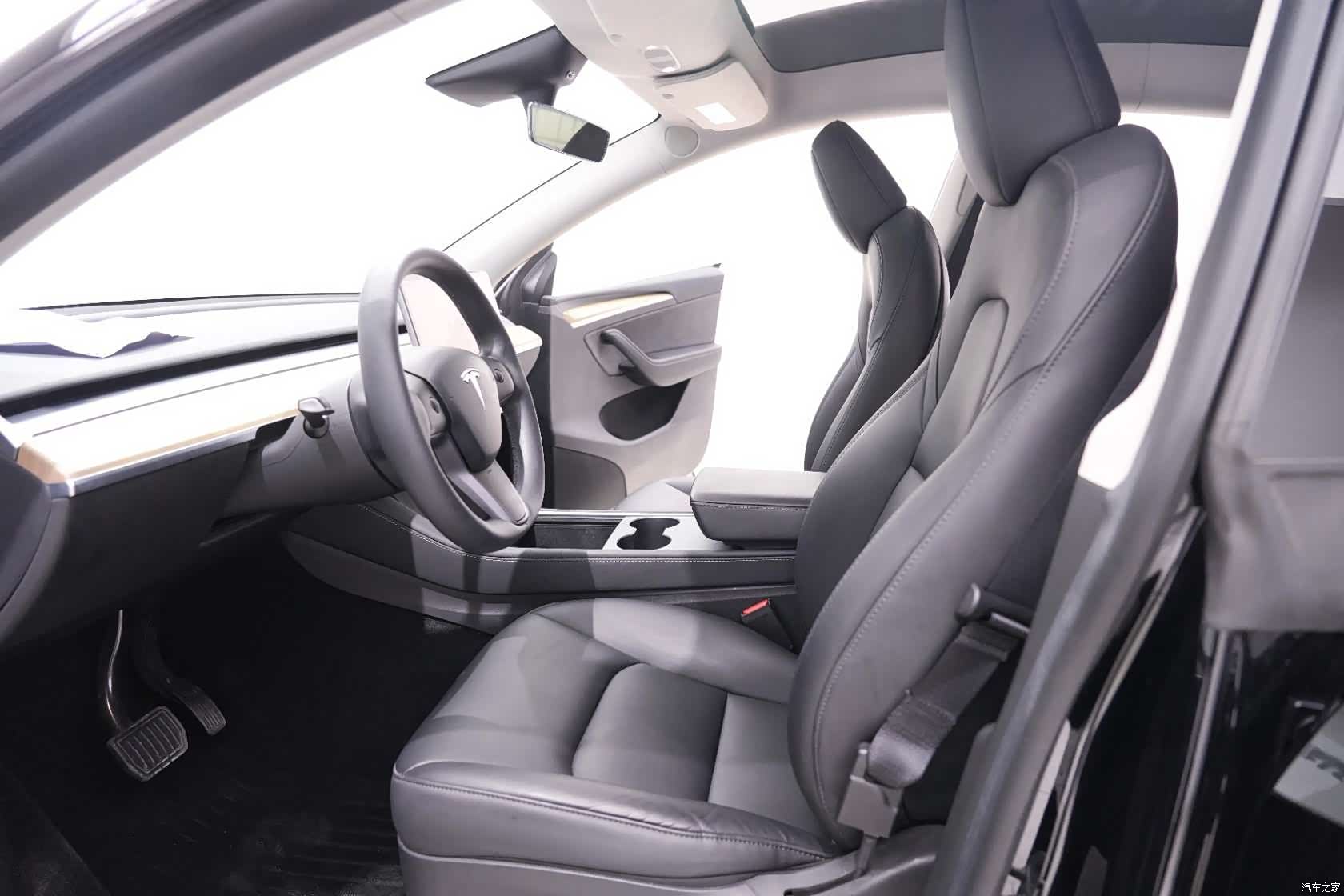 Tesla Model Y, 2023 14