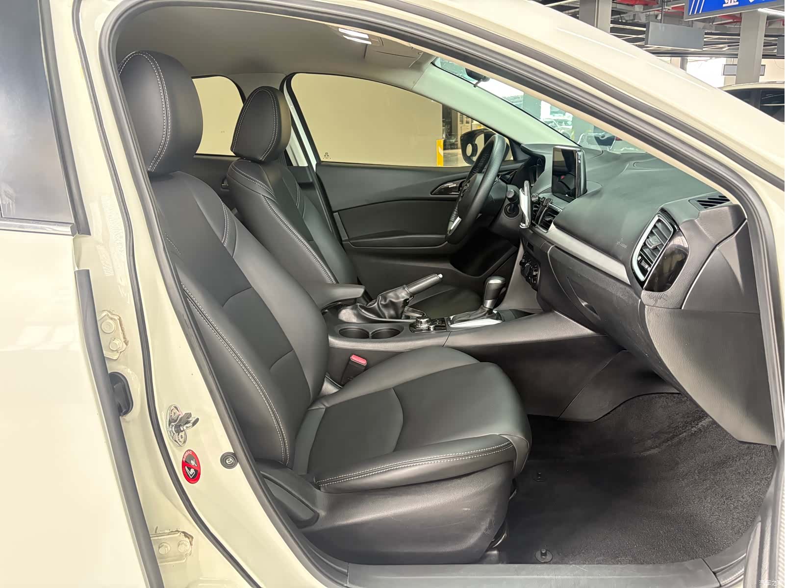 Mazda Mazda3, 2016 9