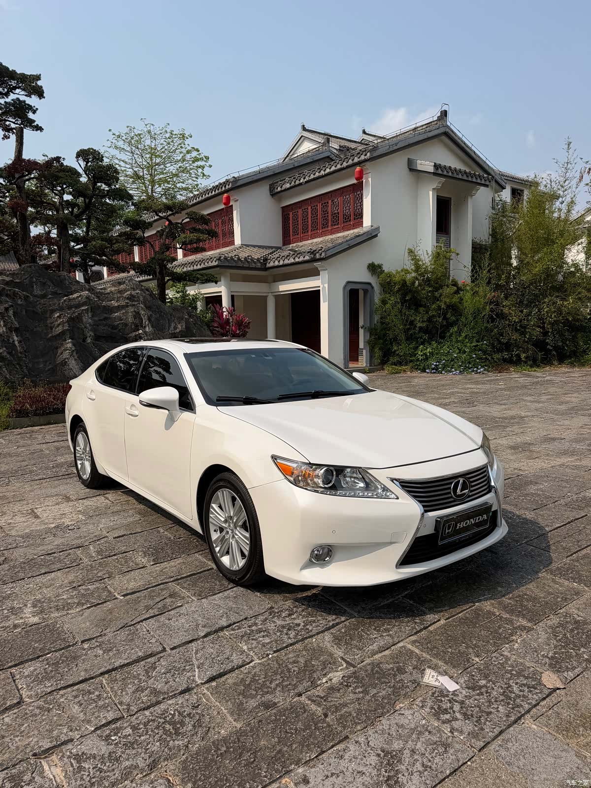 Lexus ES, 2014 3