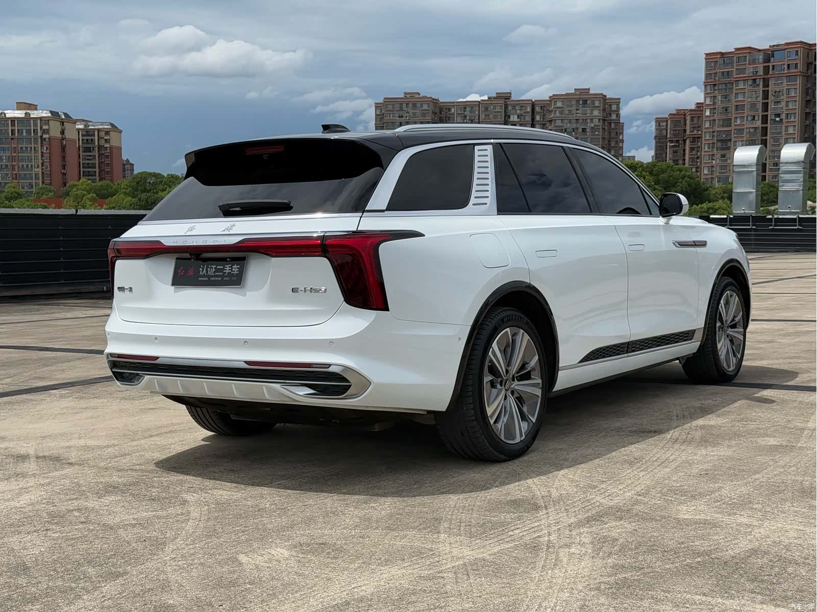 Hongqi E-HS9, 2023 4