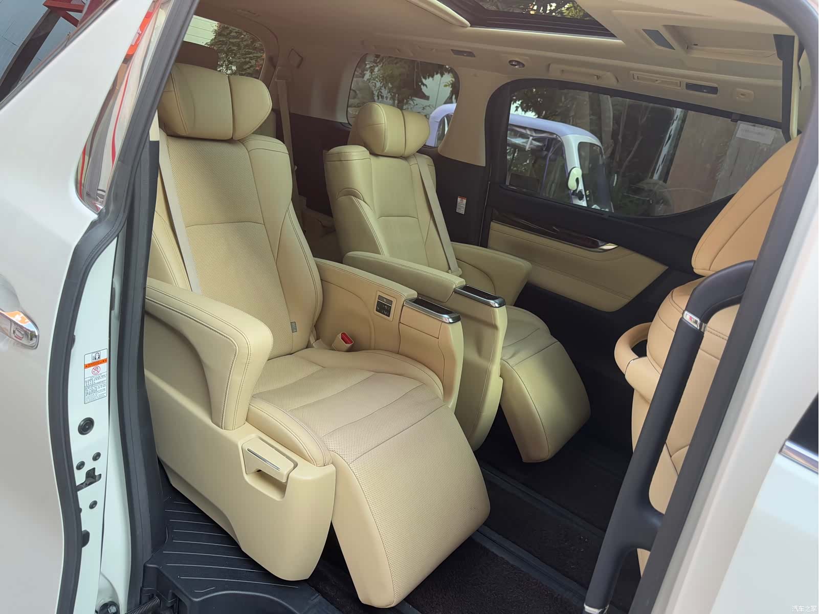 Toyota Alphard, 2019 12