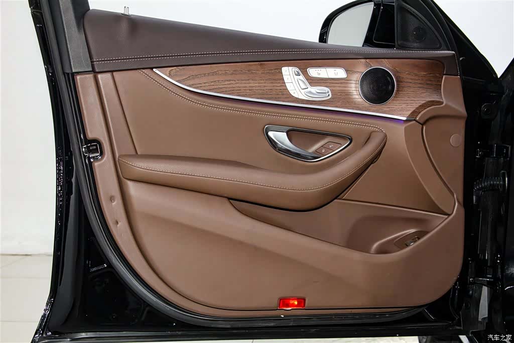Mercedes-Benz E-Class, 2023 18
