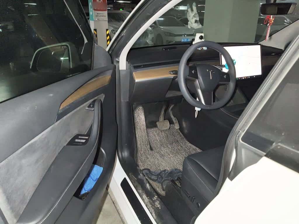 Tesla Model Y, 2021 14