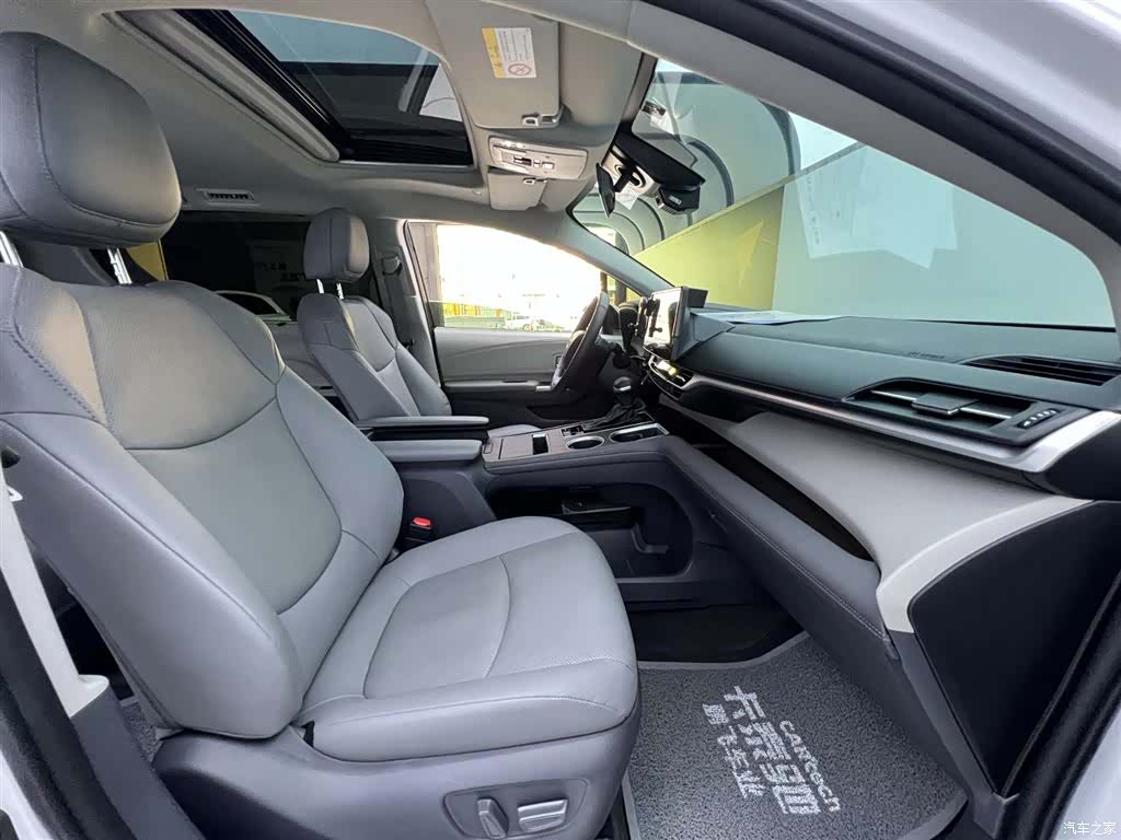 Toyota Granvia, 2024 15