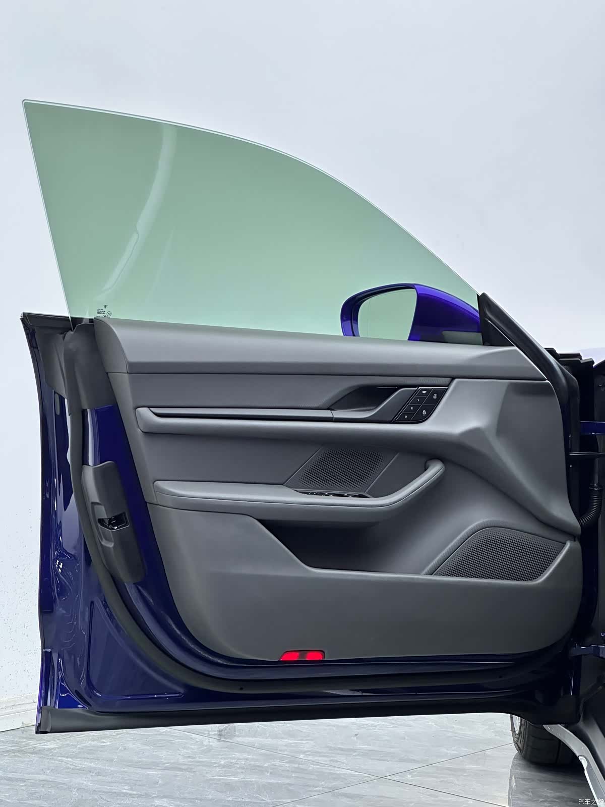 Porsche Taycan, 2023 10