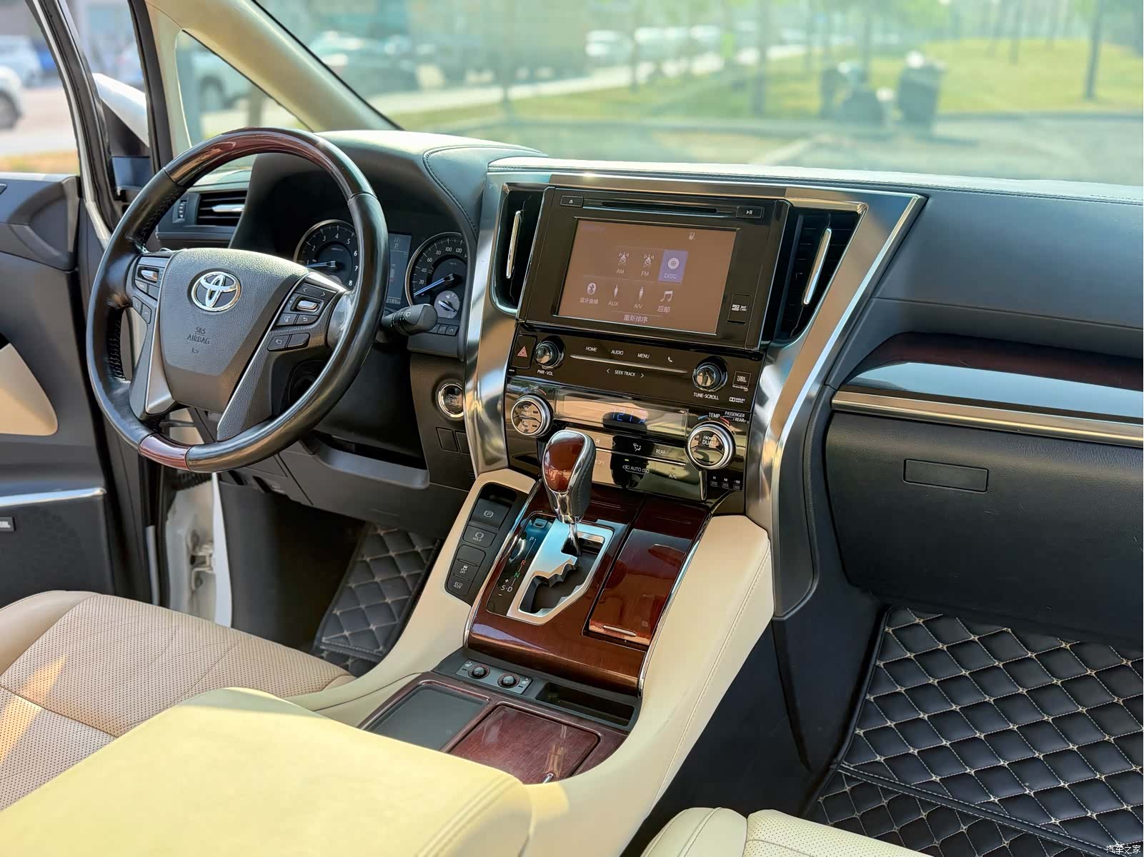 Toyota Alphard, 2017 11