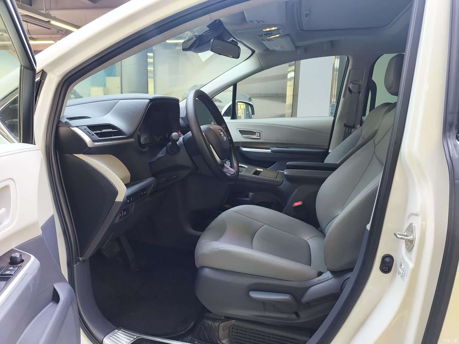 Toyota Granvia, 2024 11