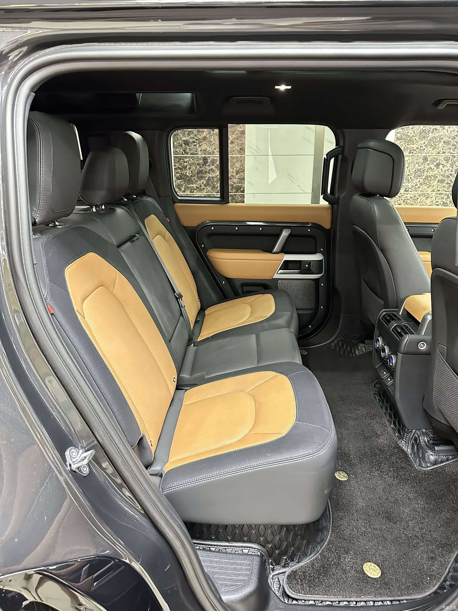 Land Rover Defender, 2024 16