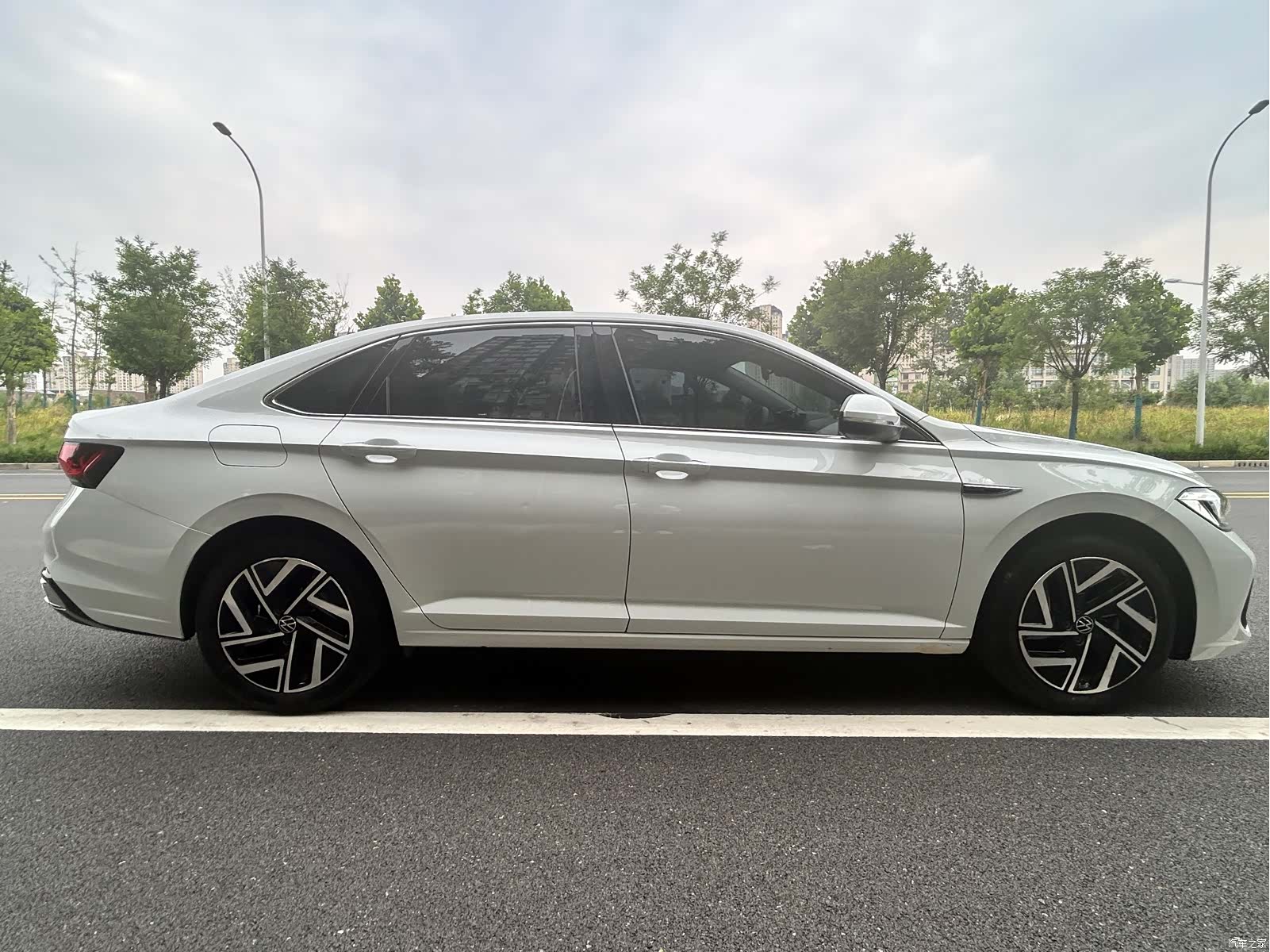 Volkswagen Sagitar, 2023 4