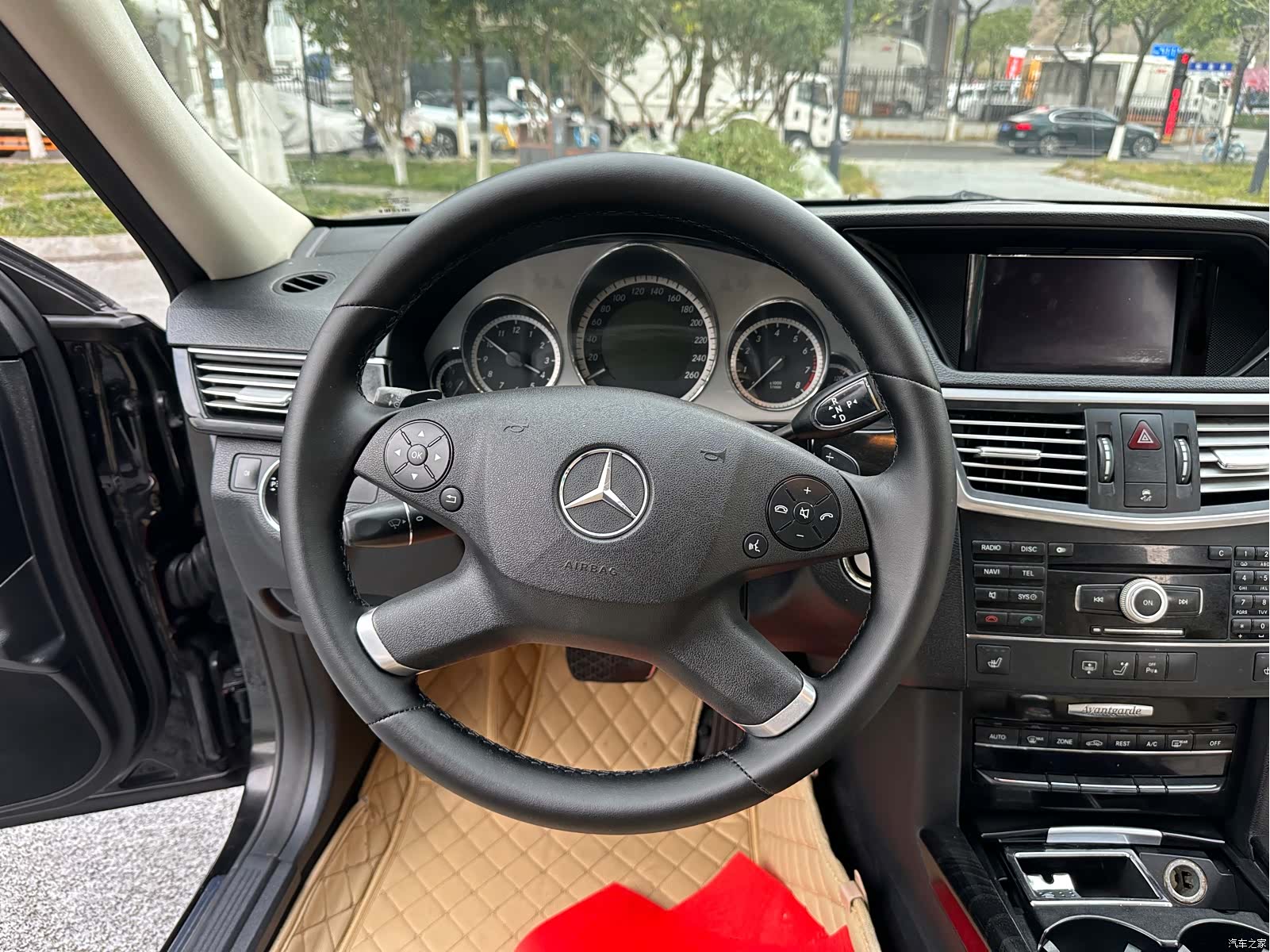 Mercedes-Benz E-Class, 2011 16