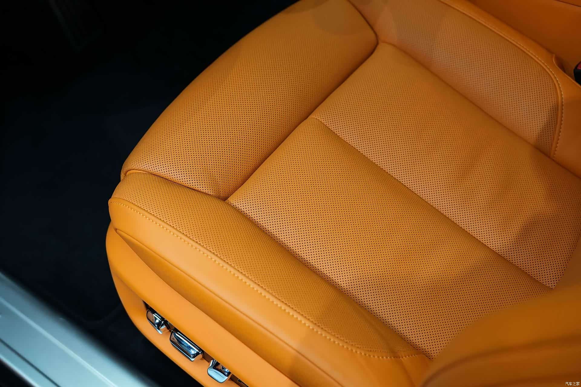 Rolls-Royce Ghost, 2025 14
