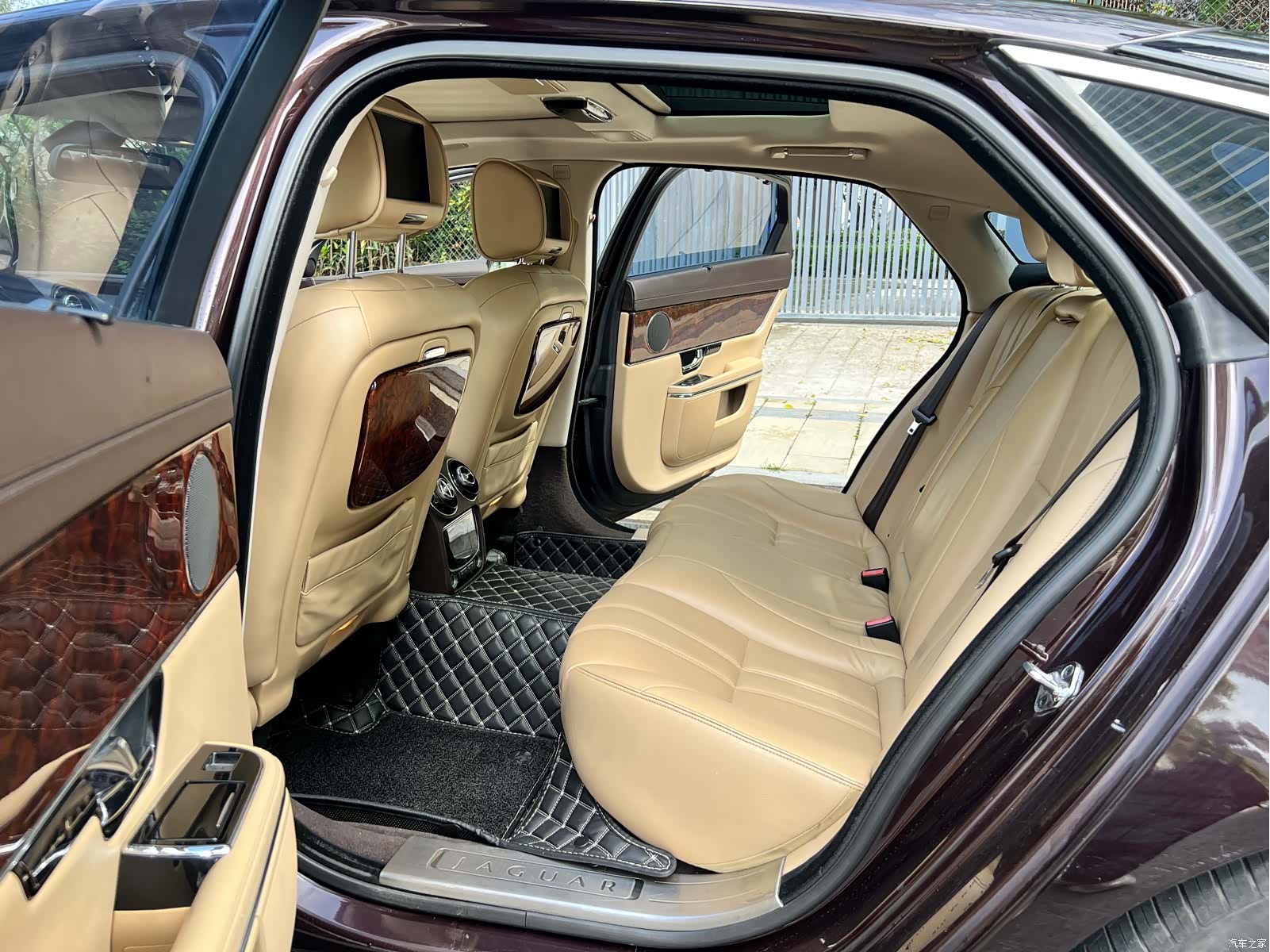 Jaguar XJ, 2011 22