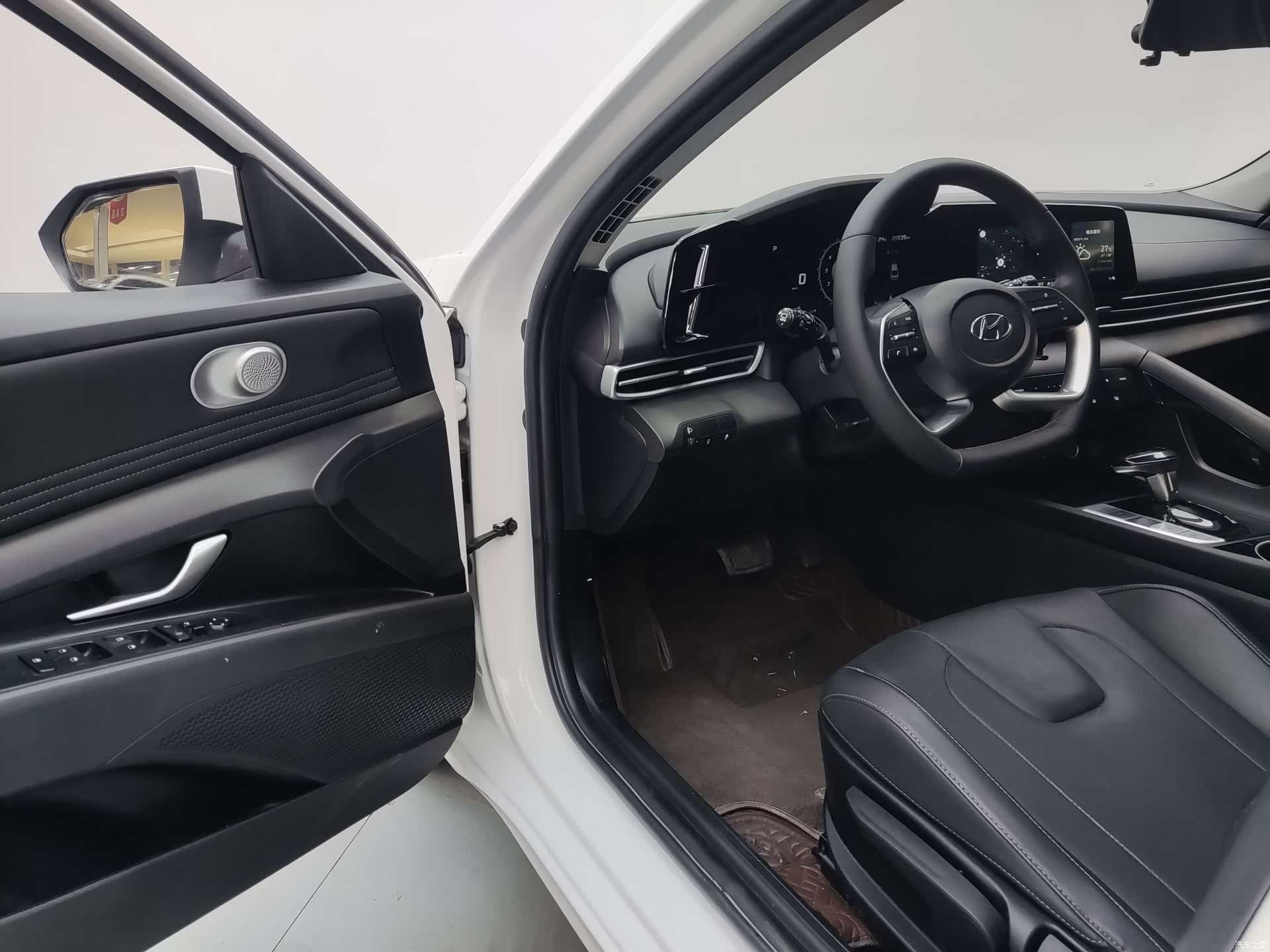 Hyundai Elantra, 2022 10