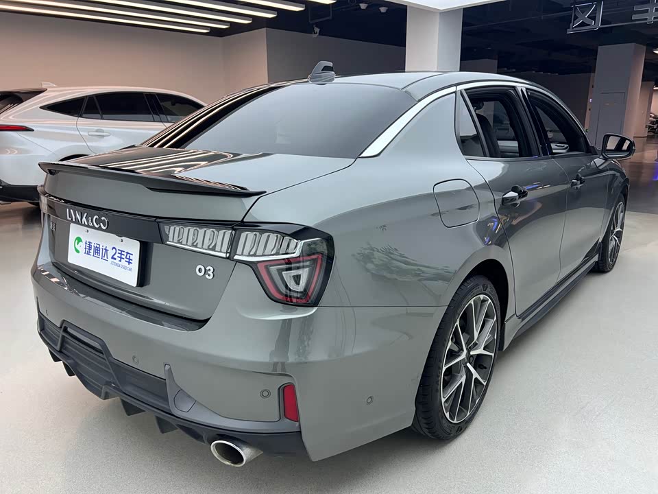 Lynk & Co 03