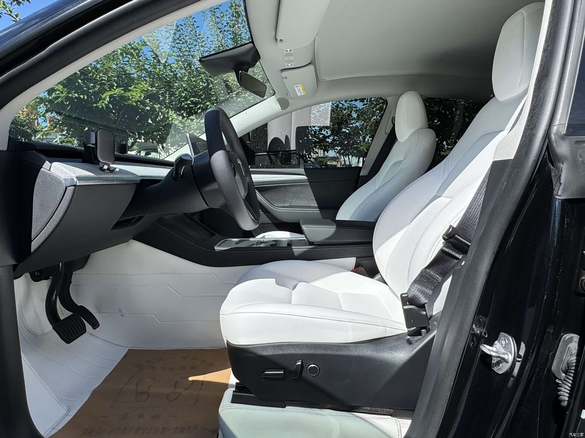 Tesla Model Y, 2024 12