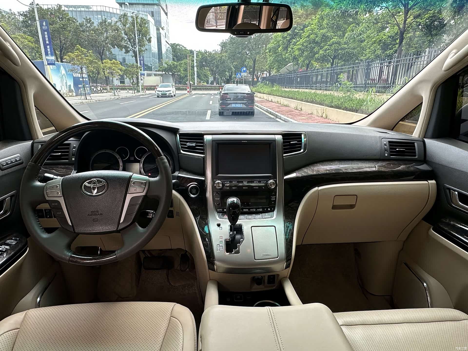 Toyota Alphard, 2014 4