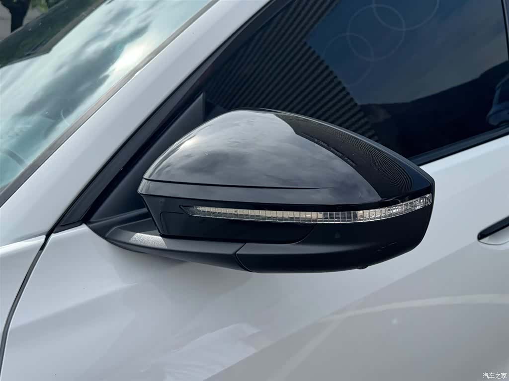 Audi Q5L, 2026 11