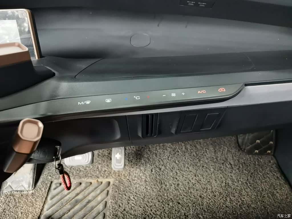 Wuling E200, 2019 13