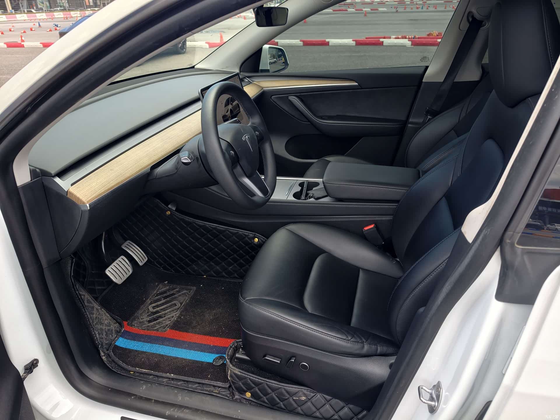 Tesla Model Y, 2023 4