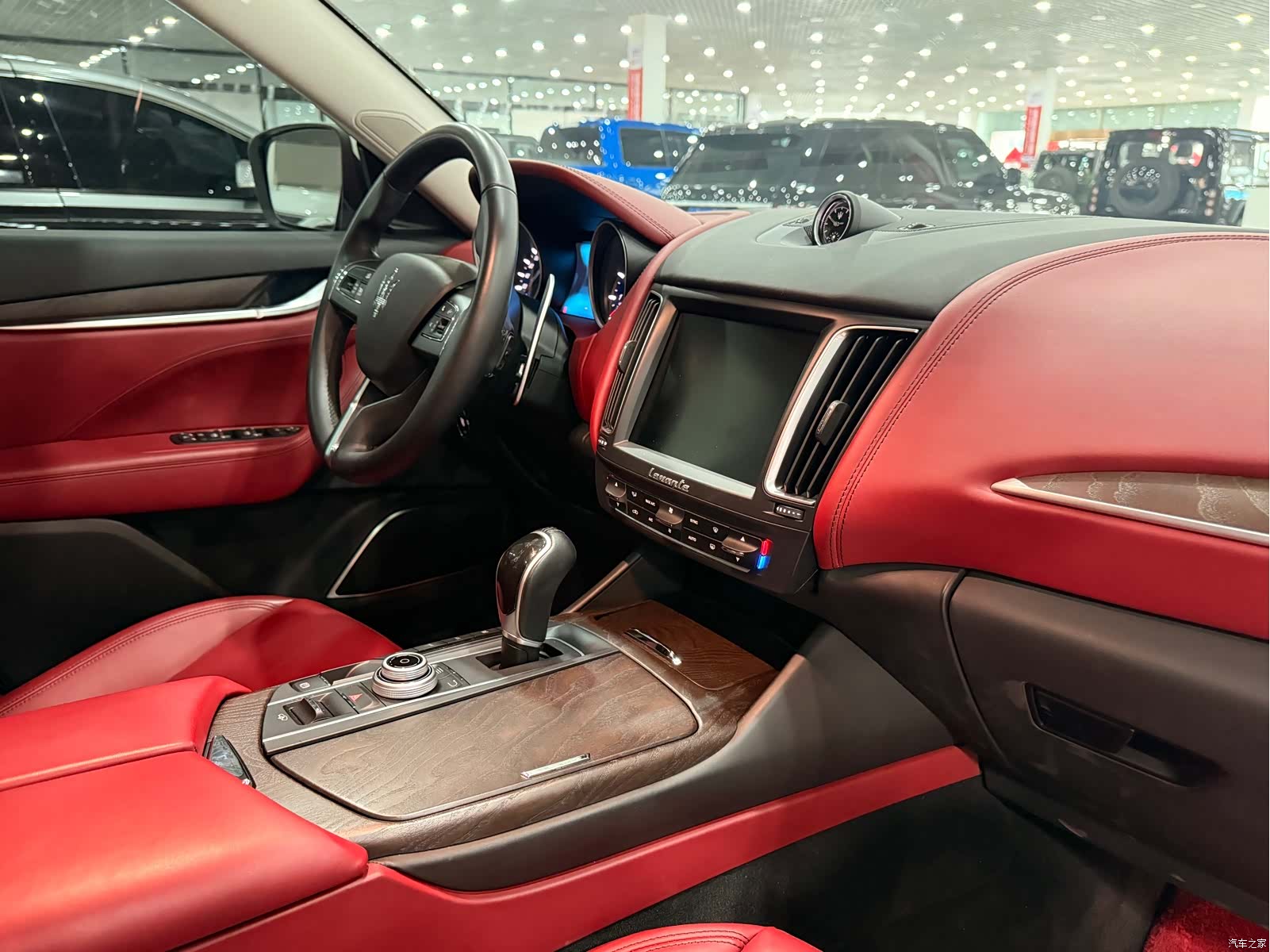 Maserati Levante, 2017 9