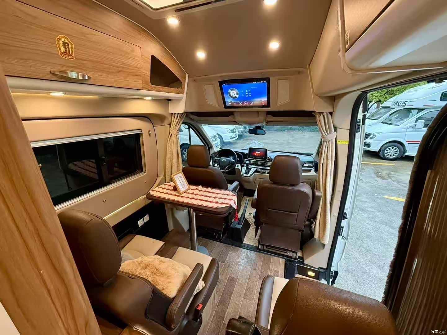 Maxus V90, 2023 все фото