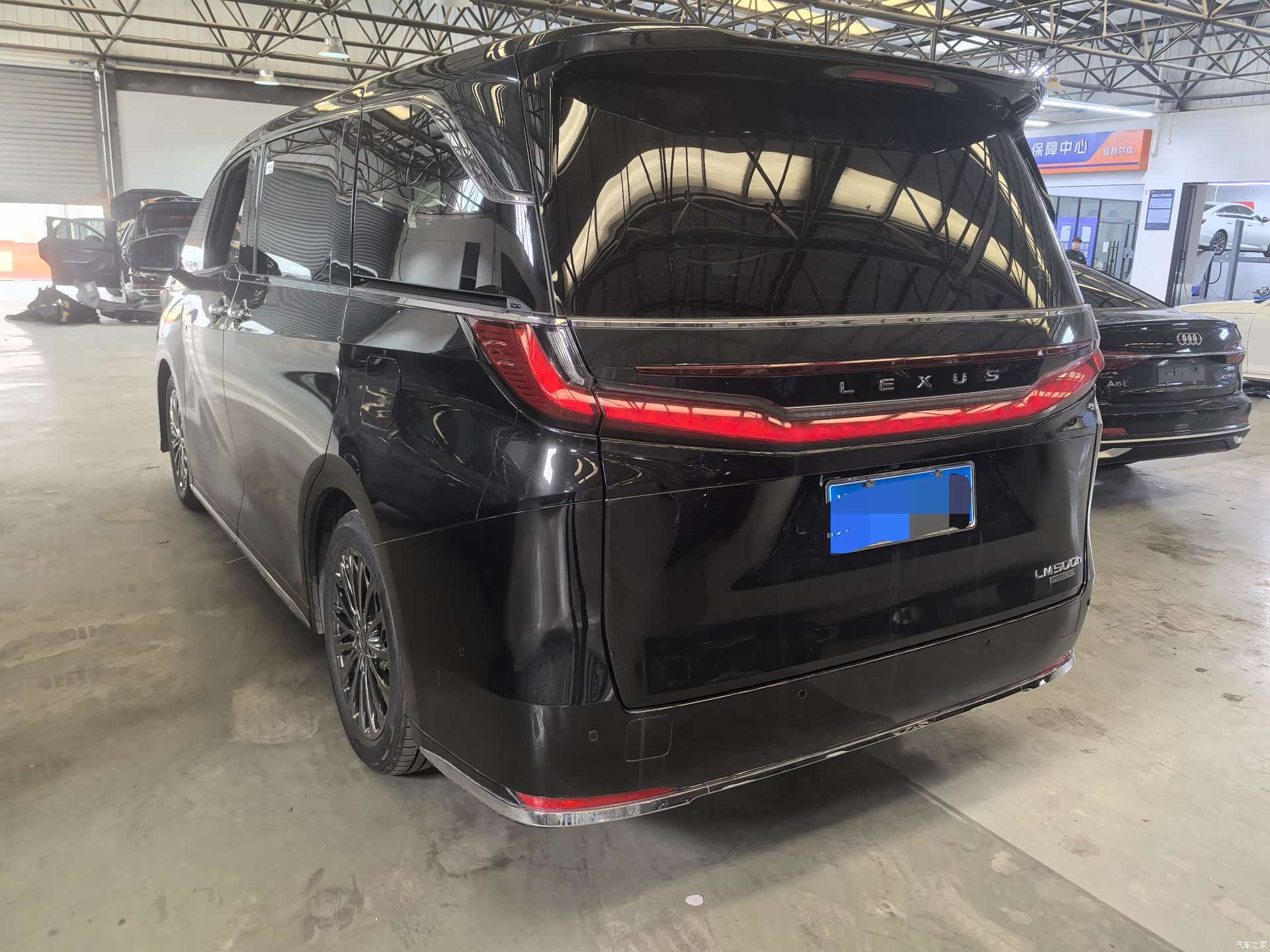 Lexus LM, 2026 все фото