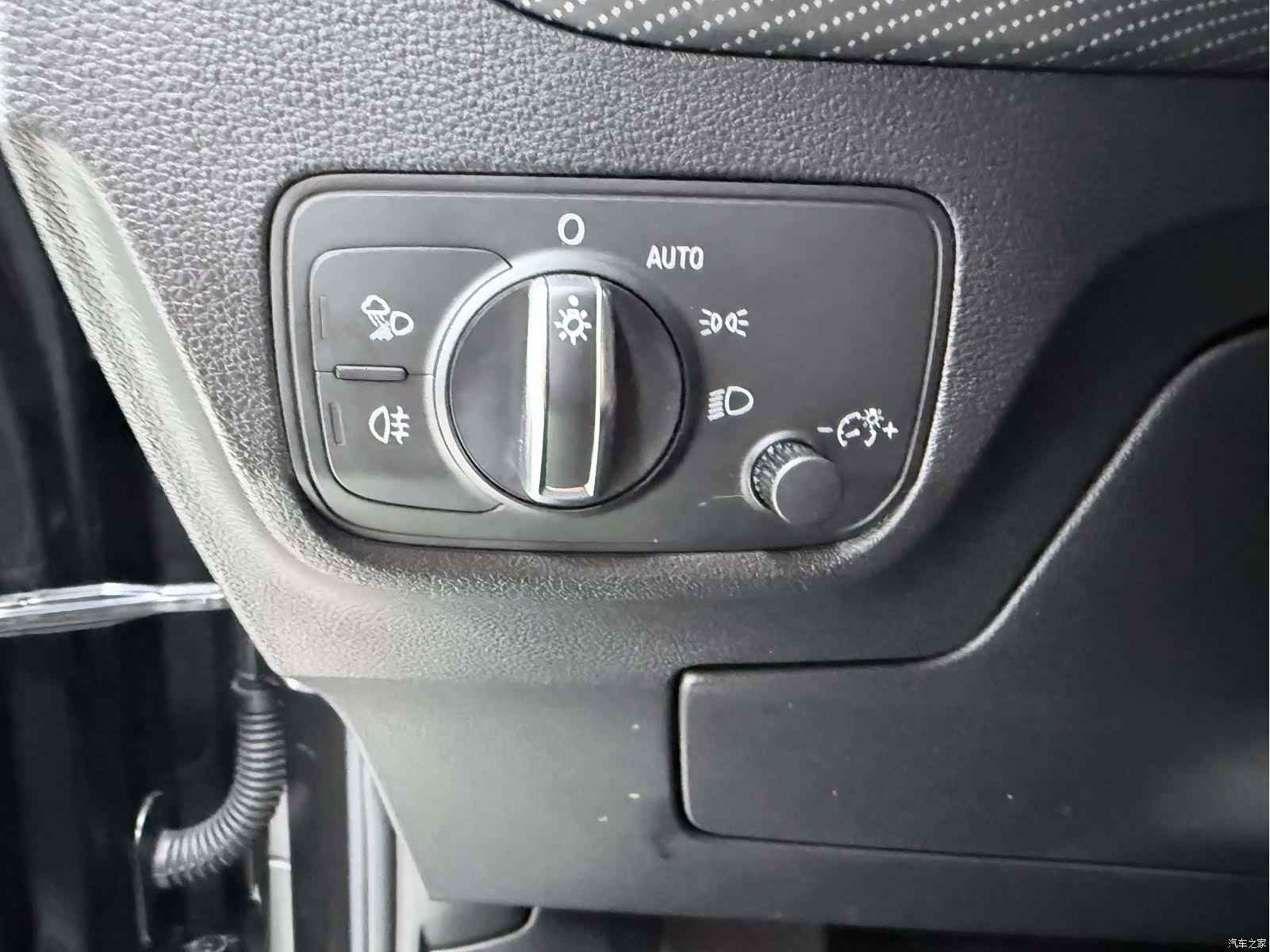 Audi Q2L, 2023 18