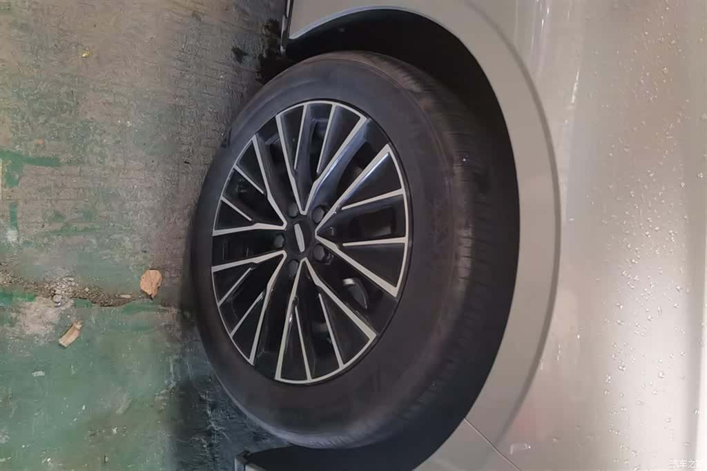 Geely Emgrand, 2026 6