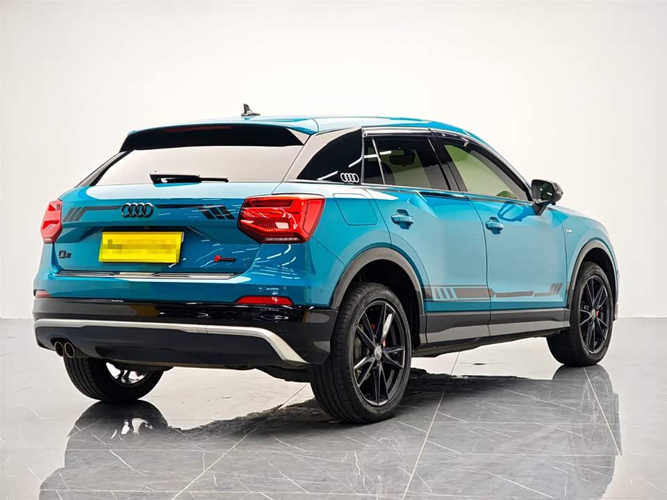 Audi Q2L