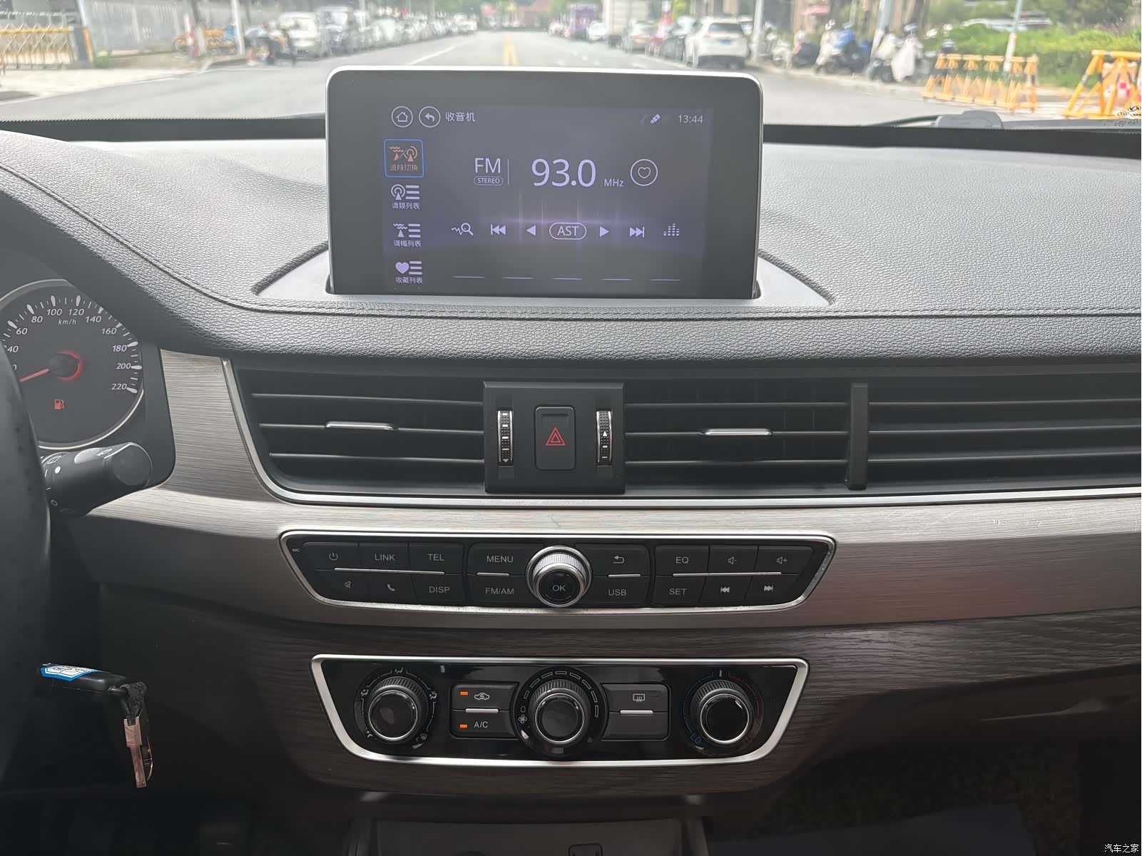 DongFeng SX6, 2018 13