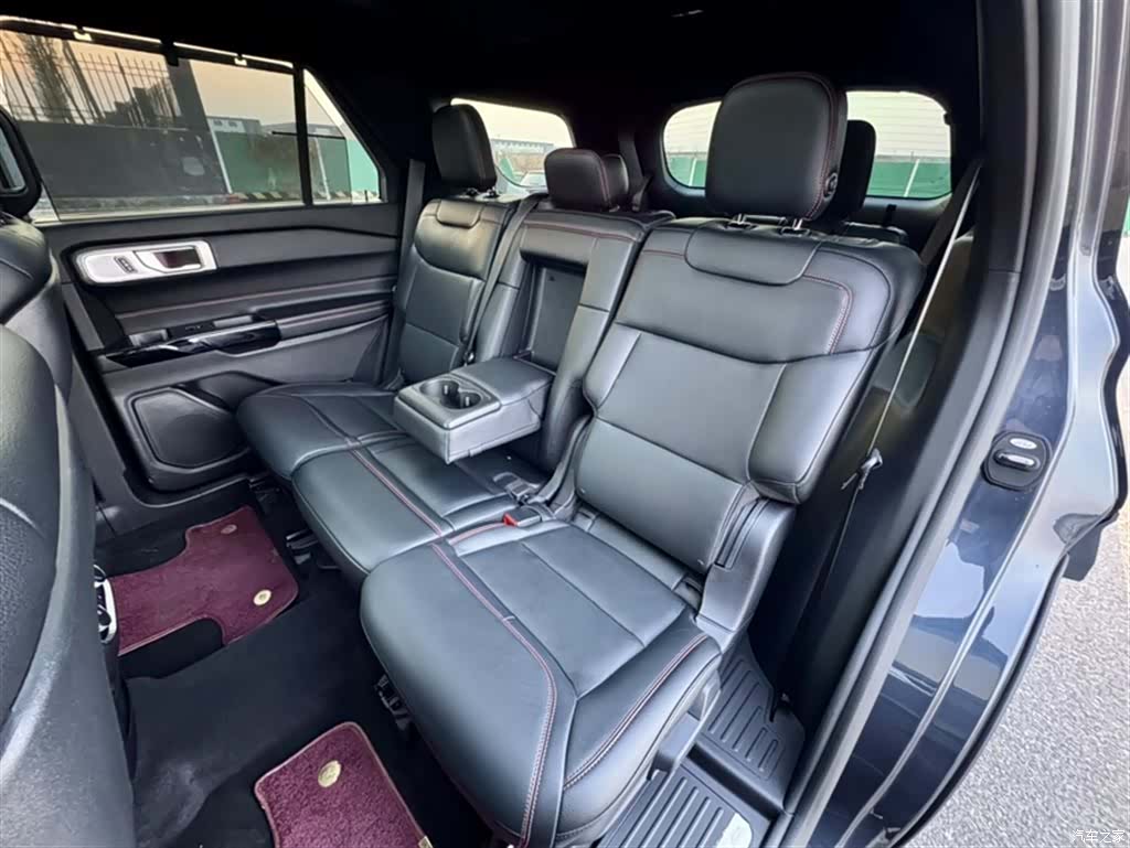 Ford Explorer, 2022 11