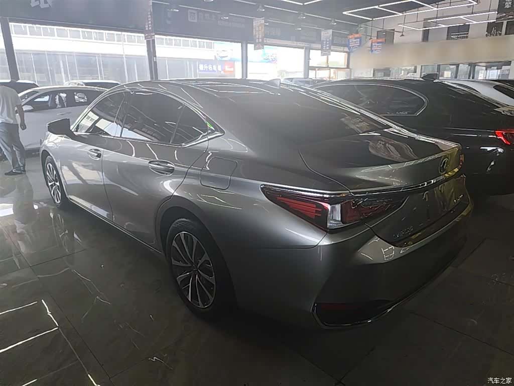 Lexus ES, 2023 все фото