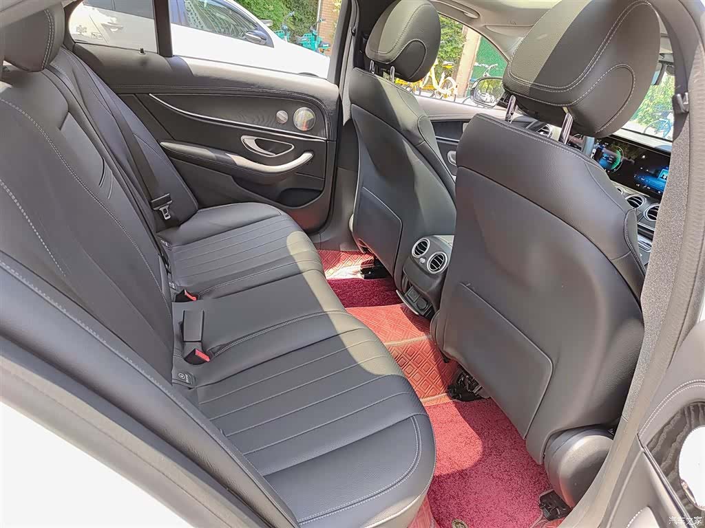 Mercedes-Benz E-Class, 2023 11